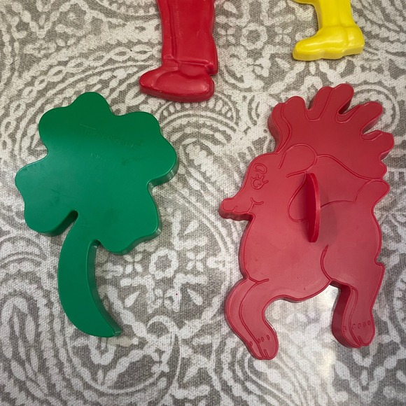 Vintage Cookie Cutters Holly Hobby boy girl ,Shamrock,Reindeer Plastic Colorful - Picture 3 of 4